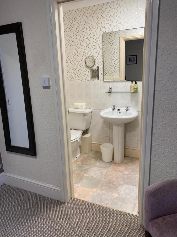 ويموث The Kingswood Guest House - Adult Only المظهر الخارجي الصورة